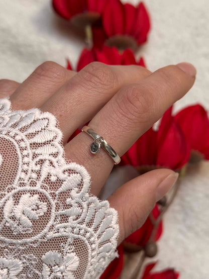 Bague souvenir Nuit précieuse en argent 925 portée - bijou souvenir poils de chien chat crins de cheval cendres animales - Les Bijoux Étoilés