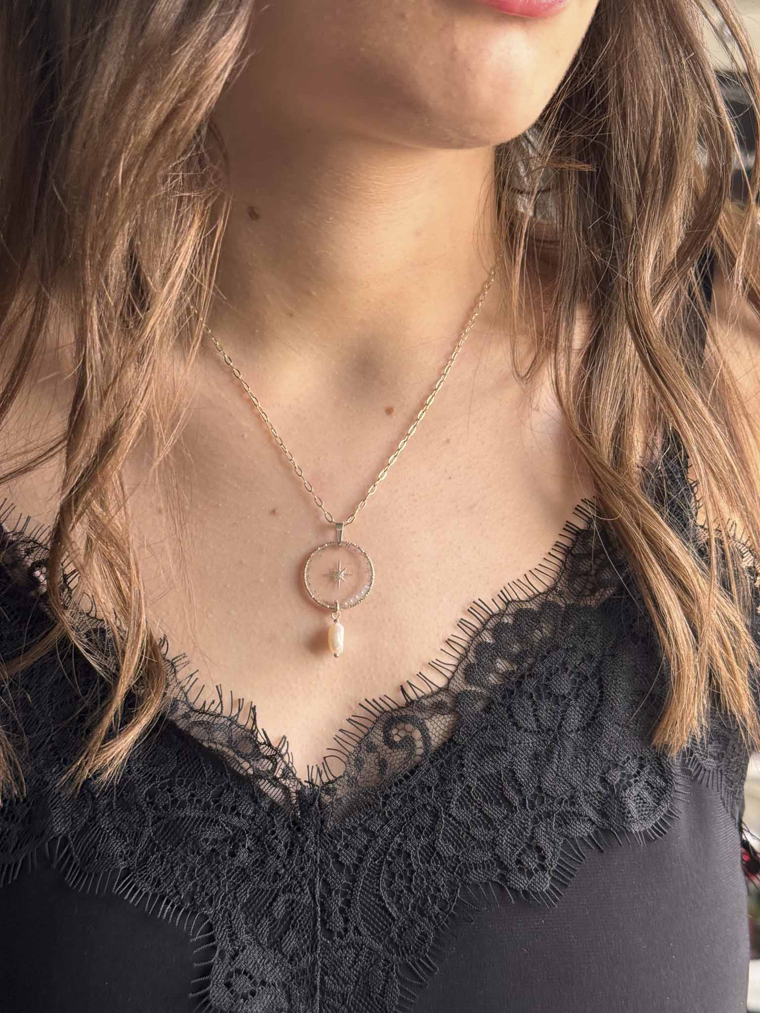 Collier perle de rosée : pendentif rond nacré avec étoile, perle pendante